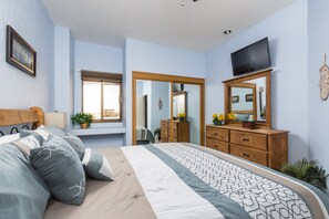 1 bedroom, iron/ironing board, free WiFi, bed sheets - Sonoran Sea E-510 Sea-Renity Oasis Refuge Oceanfront Condo (Puerto Peñasco)