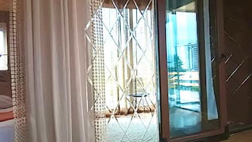 Exclusive Studio Suite, Mountain View | Living area | LCD TV