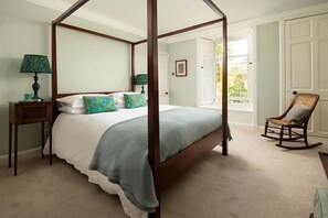 4 camere, una scrivania, ferro/asse da stiro, culla da viaggio