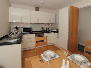 Dishwasher, cookware/dishes/utensils