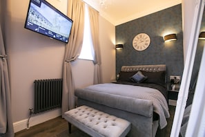 1 bedroom, in-room safe, desk, iron/ironing board