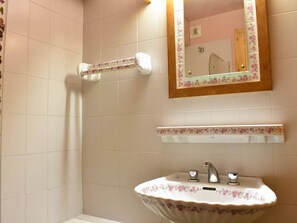 Bathroom - Cozy Studio for 4 in Méribel - Ski-In/Ski-Out, Close to Shops & Restaurants (Méribel)