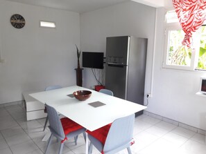 Fridge, microwave, stovetop, espresso maker - Duplex la rivière (Deshaies)