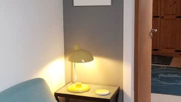 Skylark Suite (1st Floor) | Area keluarga | Smart TV 60-cm dengan saluran TV satelit dan TV