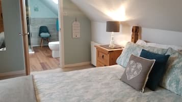 Skylark Suite (1st Floor) | Seprai antialergi dan didekorasi berbeda-beda