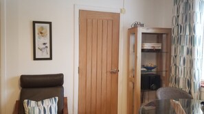 Dunshee Garden Suite | Living area