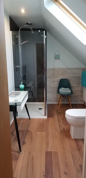Skylark Suite (1st Floor) | Bathroom