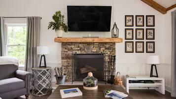 Smart TV, fireplace