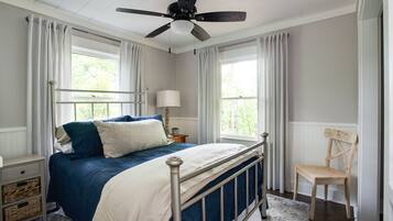 4 bedrooms, iron/ironing board, free WiFi, bed sheets