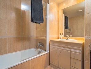 Bathtub, hair dryer, towels - Costabravaforrent Balcó 7 (L'Escala)