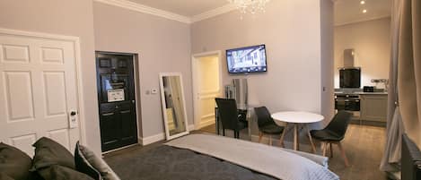 1 bedroom, in-room safe, desk, iron/ironing board