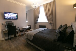 1 bedroom, in-room safe, desk, iron/ironing board