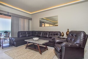 Téléviseur connecté, foyer, lecteur de DVD, chaîne audio