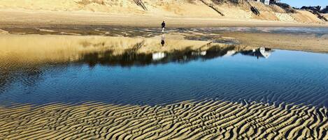 Beach nearby, sun loungers, beach towels