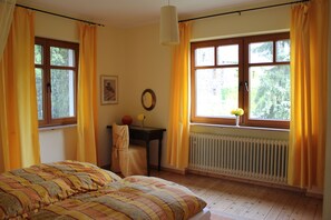 2 chambres, lit parapluie, Wi-Fi, draps fournis