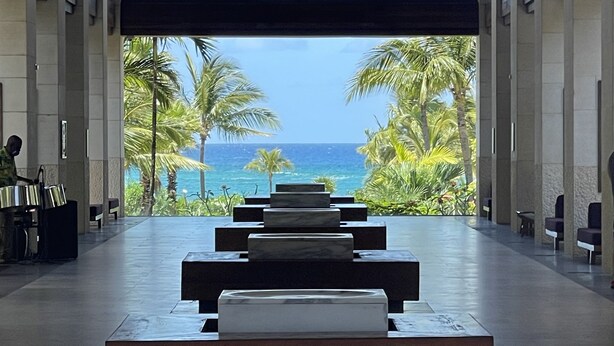 A spacious lobby with a view of the ocean and palm trees. - 3 Bedroom Lockoff  Harborside Atlantis April 19-26, 2025 with 10 Wristbands (Nassau)
