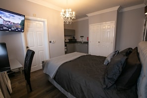 1 bedroom, in-room safe, desk, iron/ironing board