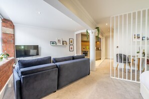 Living area - Cocoa Loft - sleeps 3 guest (York)