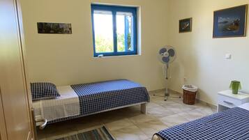 2 habitaciones, escritorio, tabla de planchar con plancha y wifi gratis