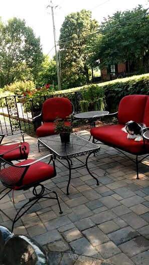 Courtyard - Lamberson Guest House (Galena)