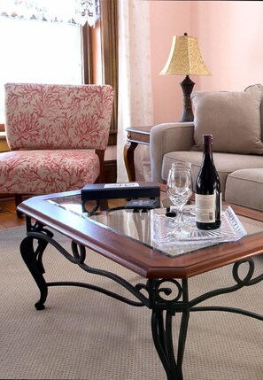 Living area - Lamberson Guest House (Galena)