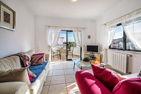 Living area - Apt. Amigas, with access to the communal pool (Lagos)