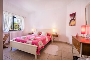 2 bedrooms, iron/ironing board, Internet, bed sheets