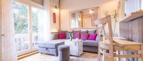 Apartment 1 | 起居区 | 平板电视