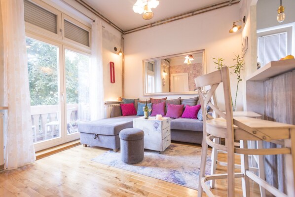 Apartment 1 | Living area | Flat-screen TV - Apartments Harmony 18 (Belgrade)