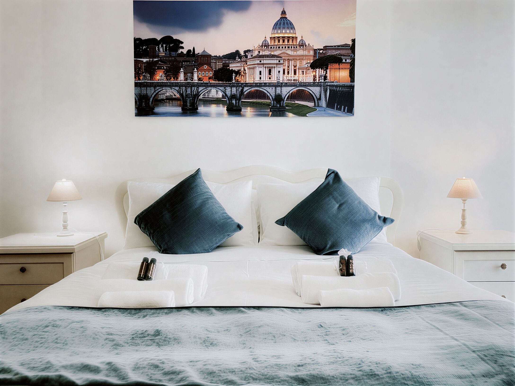 2 habitaciones, caja de seguridad en la habitación y escritorio 