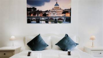 2 habitaciones, caja de seguridad en la habitación y escritorio