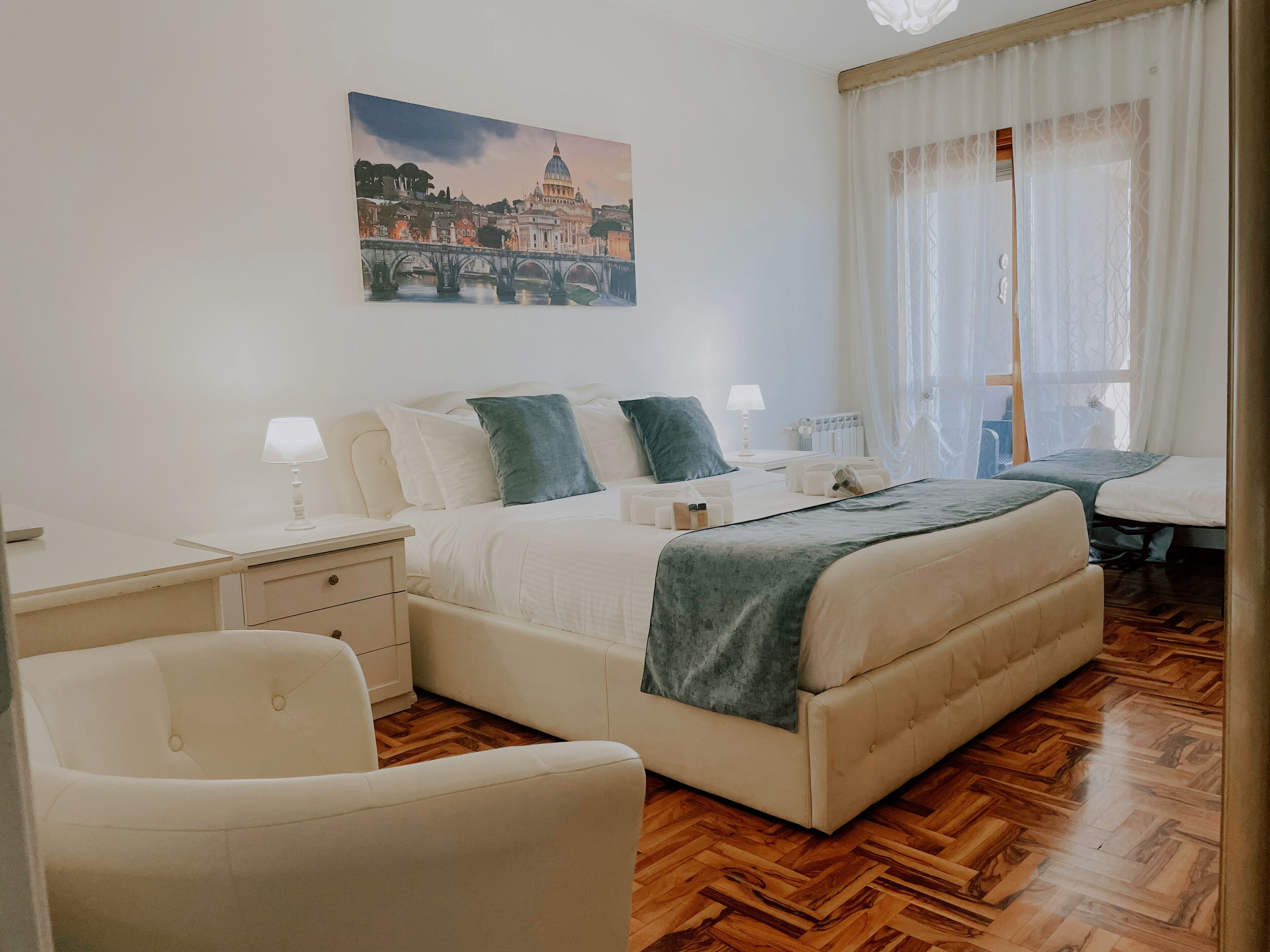 3 bedrooms, in-room safe, desk, iron/ironing board