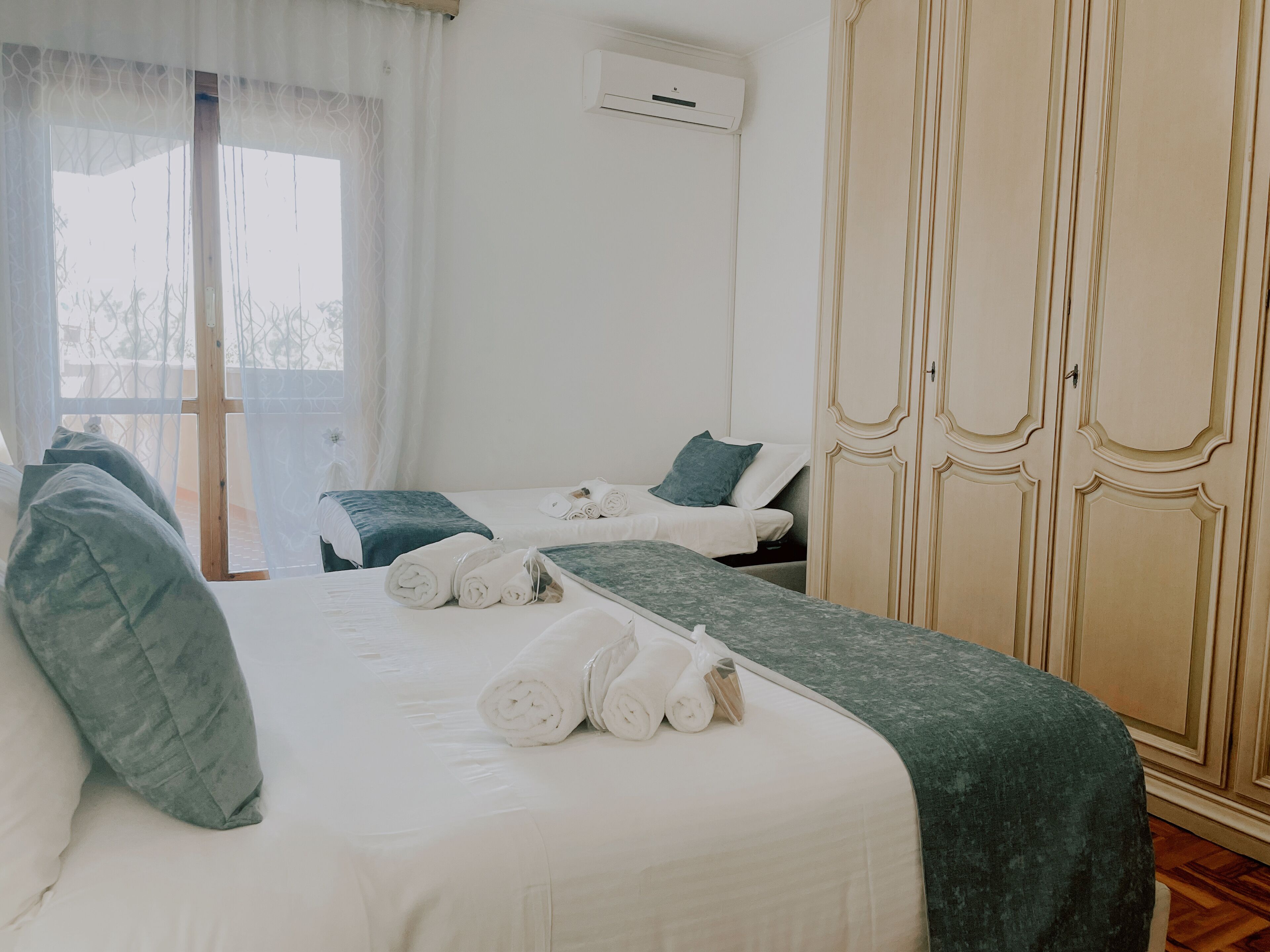 3 Schlafzimmer, Zimmersafe, Schreibtisch, Bügeleisen/Bügelbrett