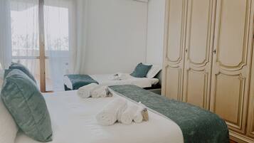 3 Schlafzimmer, Zimmersafe, Schreibtisch, BĂŒgeleisen/BĂŒgelbrett