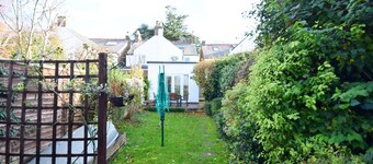 Broyle House, Chichester - a family house that sleeps 4 guests in 2 bedrooms