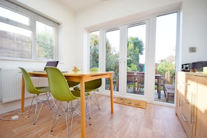 Dining - Broyle House, Chichester -  a family house that sleeps 4 guests  in 2 bedrooms (Chichester)