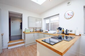 Fridge, microwave, oven, dishwasher - Broyle House, Chichester -  a family house that sleeps 4 guests  in 2 bedrooms (Chichester)