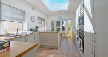 Broyle House, Chichester - perheen talo, joka mahtuu 4 hengelle 2 makuuhuoneessa