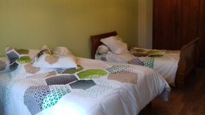 2 chambres, fer et planche à repasser, lit parapluie, Wi-Fi gratuit