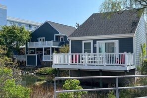 Exterior - A pair of bay view cottages with cable & free WiFi - walk 2 blocks to the beach (Ocean City)