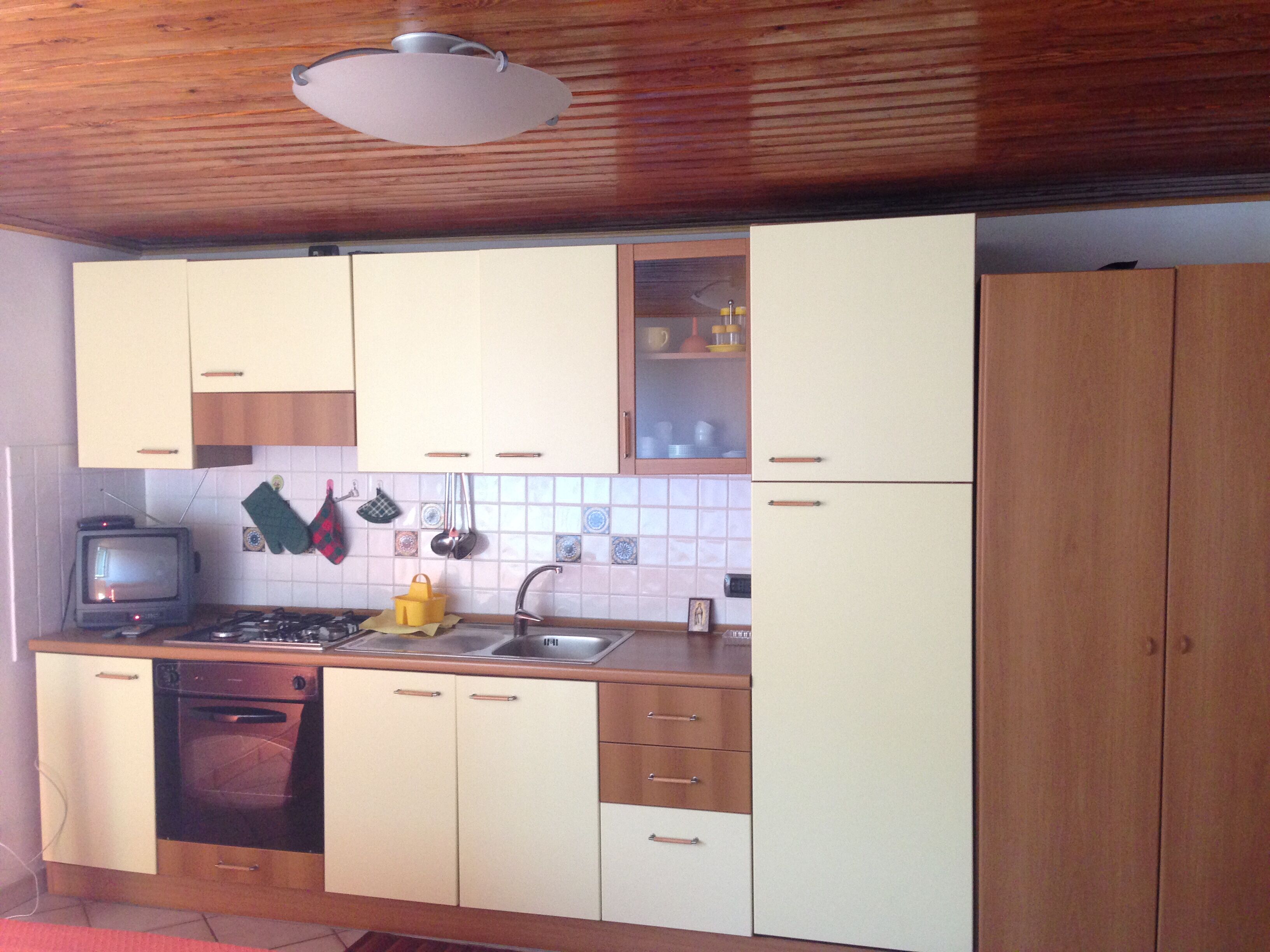 Microwave, oven, stovetop, coffee/tea maker