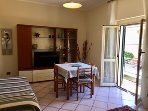 3 bedrooms, iron/ironing board, WiFi, bed sheets - Central Apartments Ortensia (Caulonia Marina)