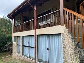 Exterior detail - House in Gated Community 1.2 km from Famous Baden Baden. (Campos do Jordão)