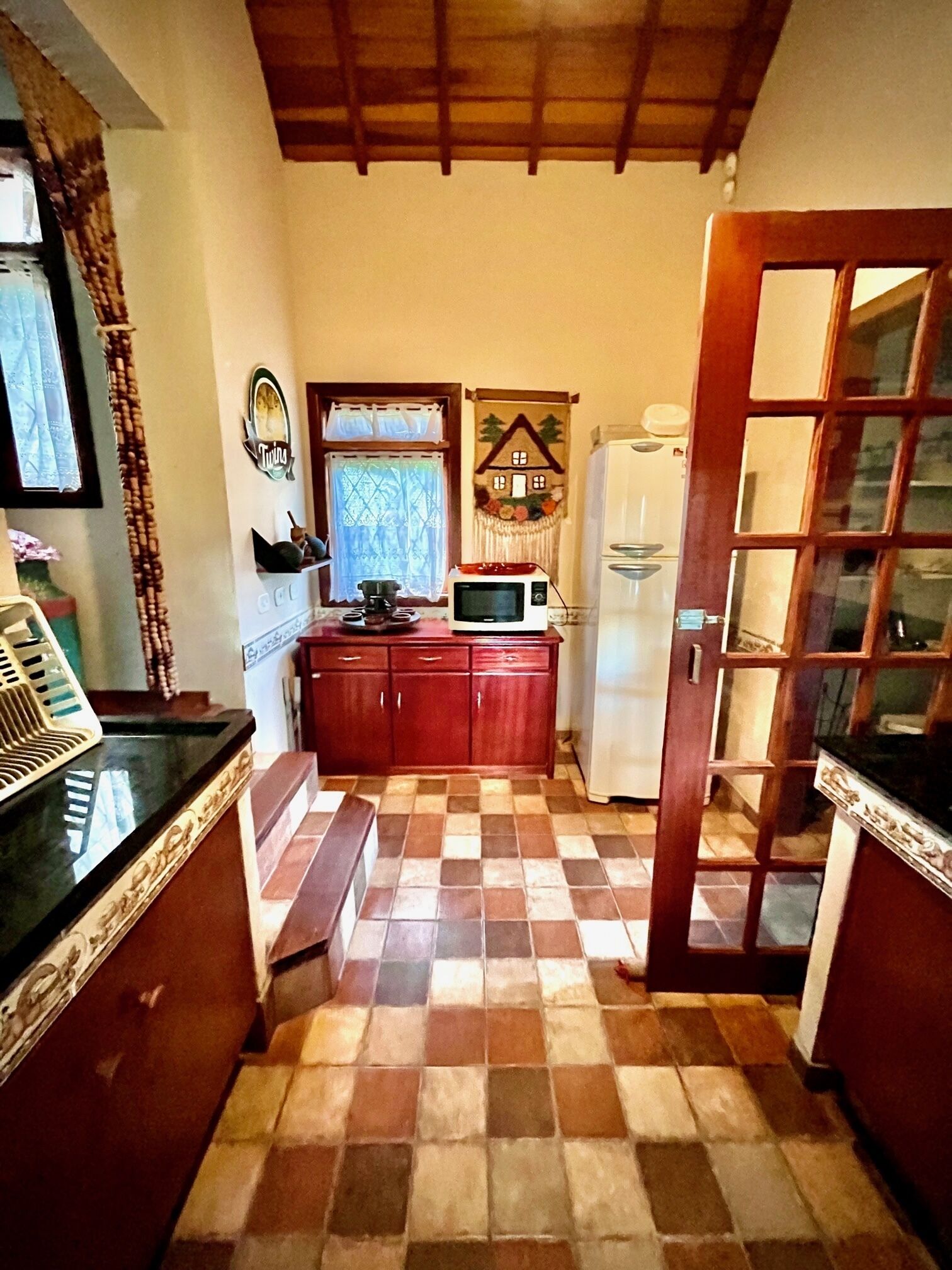 Geladeira, micro-ondas, fogão, cooktop