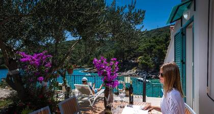 Beach front house La casetta di nonna Lea with Wi-Fi, TV and air conditioning...