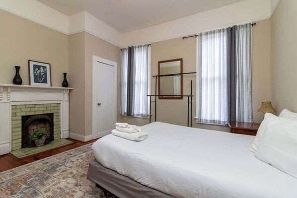 2 chambres, fer et planche à repasser, Wi-Fi, draps fournis