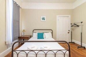 2 makuuhuonetta, silitysrauta/-lauta, Wi-Fi, vuodevaatteet