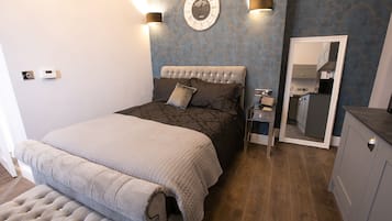 1 bedroom, in-room safe, desk, iron/ironing board