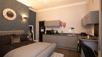 1 bedroom, in-room safe, desk, iron/ironing board