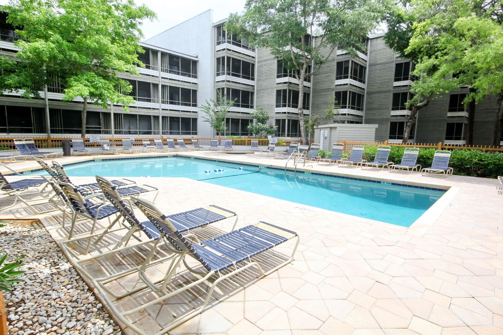 Beautiful1BR\/1 1\/2BA condo-Ocean Creek Resort! Short scenic stroll to the beach!